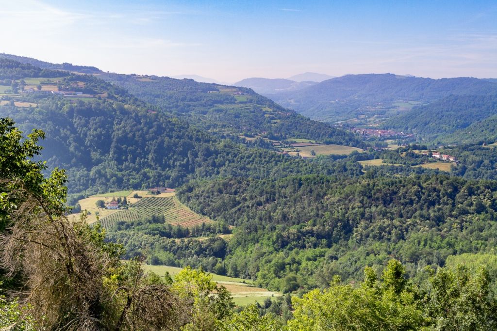 Gaias-spheres-Gorzegno-Langhe