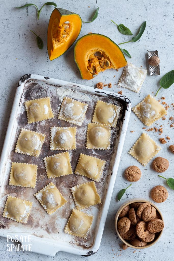 Ravioli di zucca con mostarda e amaretti {ricetta facile}